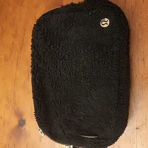2L Lululemon Everywhere Belt Bag -Fleece